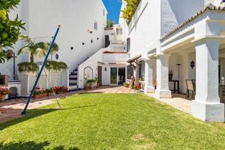 Maison jumelée à Nueva Andalucía centro