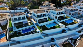 Chalet à Calle aguamarina 8. Proyecto de villas modernas en la duquesa