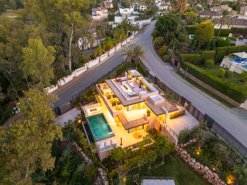 Foto fdfea525-1e20-46a7-8d1c-3cedef3702d6. House with heating parking pool in Los Naranjos Marbella