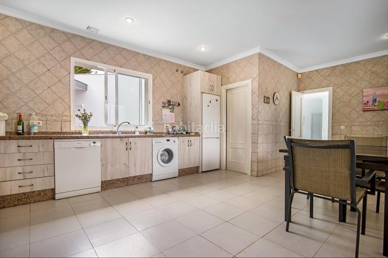 Foto 71b0ce29-edb6-4512-bb3e-5952bd8a155f. Xalet a urbanización las lomas 80 a Sotogrande costa Sotogrande