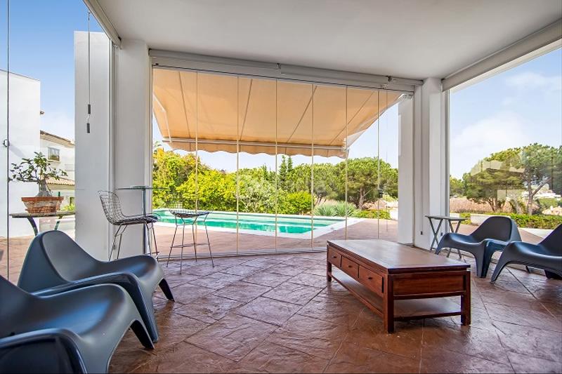 Foto 7de92487-db8e-4775-aa86-dcce8e766d8e. Xalet a urbanización las lomas 80 a Sotogrande costa Sotogrande