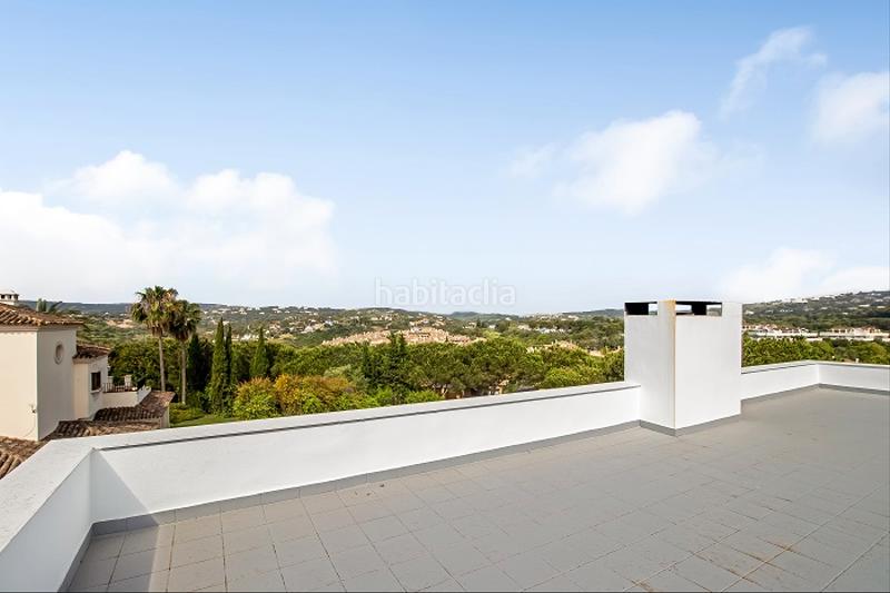 Foto b86ed22f-4cc0-4c55-bb64-85233e75ff72. Xalet a urbanización las lomas 80 a Sotogrande costa Sotogrande