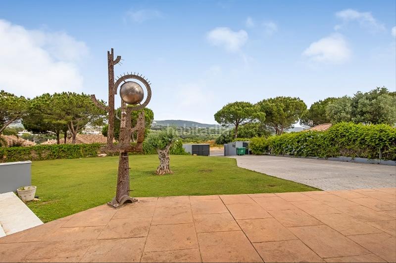 Foto f4fc81e5-b08f-4ad9-afe4-4d824150ab10. Xalet a urbanización las lomas 80 a Sotogrande costa Sotogrande