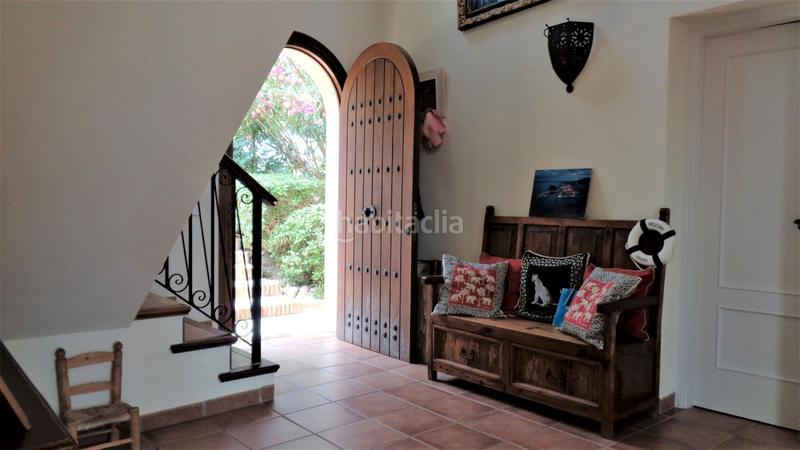 Foto 6eb3591e-cc65-45f0-a459-1ce41a3e8a52. Chalet en urbanización las lomas 80 bonita villa alto en Sotogrande