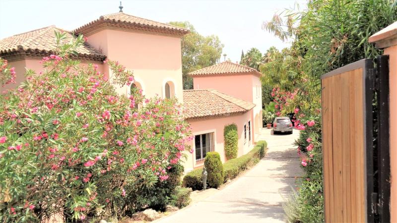 Foto a44d38cb-8ac8-44c3-8129-73ffc9bf823f. Chalet en urbanización las lomas 80 bonita villa alto en Sotogrande