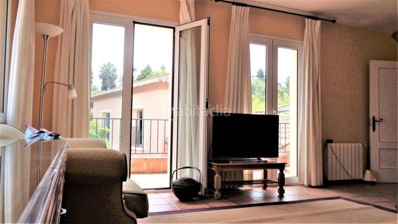 Foto bb2d920e-eff2-4990-b1da-a8ad4f1c46f5. Chalet en urbanización las lomas 80 bonita villa alto en Sotogrande