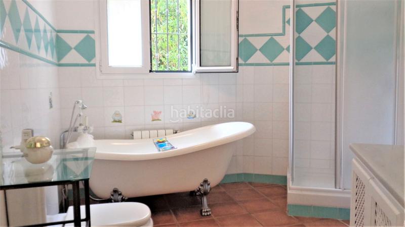 Foto f25ff887-a01f-449c-9e44-49f525ca4b91. Chalet en urbanización las lomas 80 bonita villa alto en Sotogrande