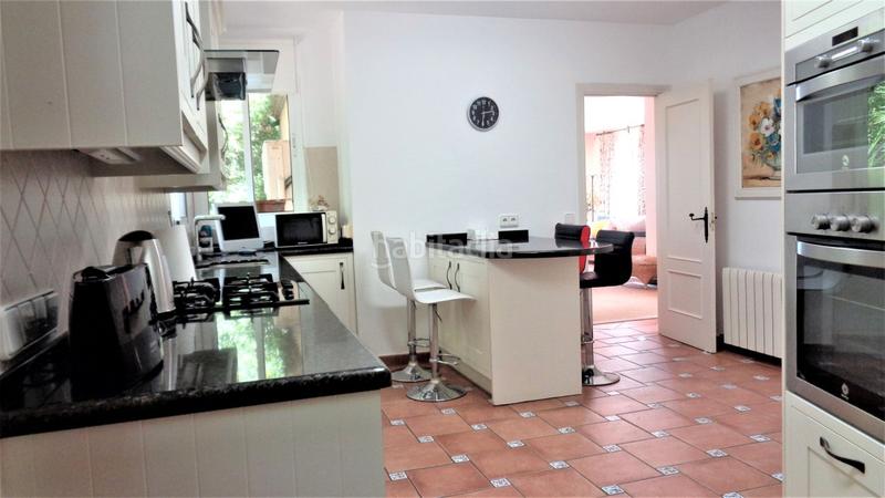 Foto fa5f2792-bd4d-4f1a-a24f-7c3a42d6d190. Chalet en urbanización las lomas 80 bonita villa alto en Sotogrande