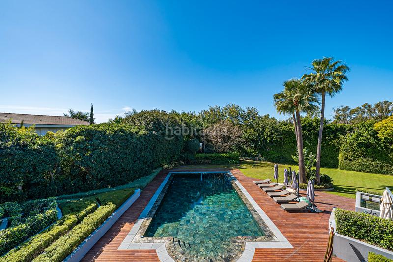 Foto 932cad16-d1da-4ef8-8735-37467e65f507. Casa con riscaldamento parcheggio piscina in Guadalmina Baja Marbella