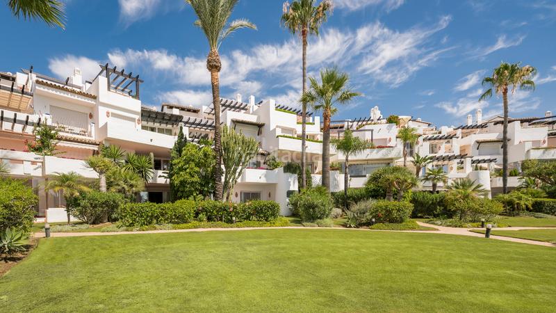 Foto f1550f1b-5b74-41fc-9139-9caa6f5a2de3. Apartament amb calefacció aparcament piscina a Villacana - Costalita - Saladillo Estepona