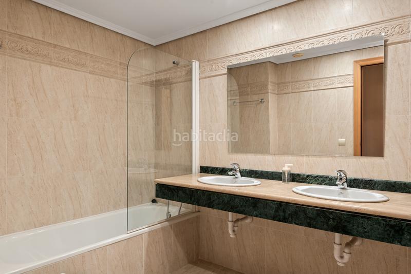 Foto 89656e82-a660-427c-a544-bec8926a31f9. Apartament amb calefacció aparcament a La Concha - Resina Golf Estepona