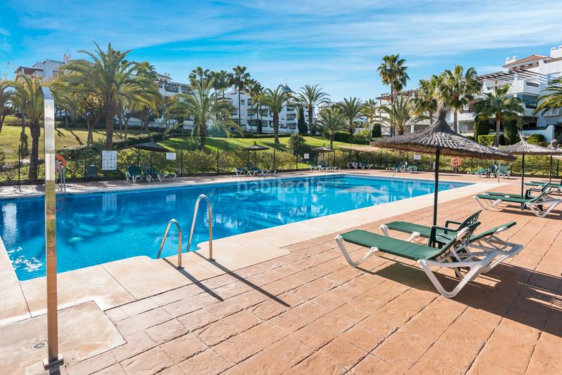 Foto b19c3bf2-7ded-413c-9e98-f2ff757b79fb. Apartament amb calefacció aparcament a La Concha - Resina Golf Estepona