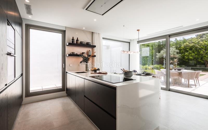 Foto 9908c8c3-0a86-4f28-9153-841c03bc2904. Haus mit heizung parking pool in Paraiso - Barronal Estepona