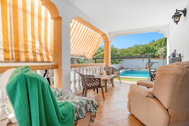 Foto c88ed44b-4666-4f3e-811c-12384aa9a048. Maison avec parking piscine dans Guadalobón Estepona