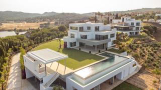 Chalet  Urbanización las lomas 80. Villa en sotogrande con vistas panorámicas