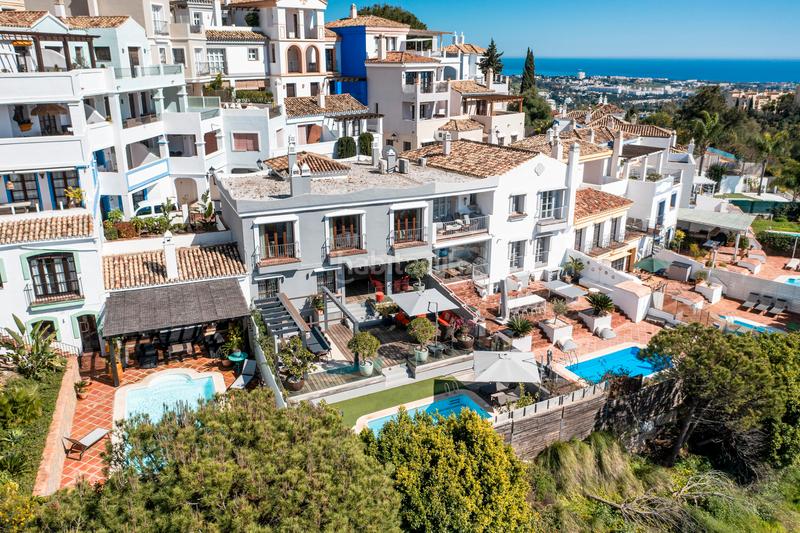 Foto 3e0d498d-0813-44ed-b1b0-468044696ac3. Casa adossada amb calefacció aparcament piscina a Benahavís