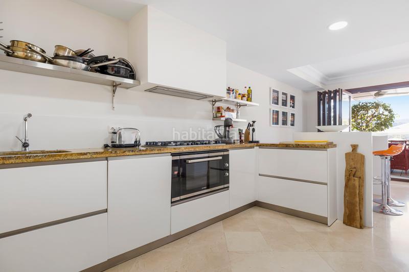 Foto 6aea5e58-b6d4-4264-8163-48fbd0a8de06. Casa adossada amb calefacció aparcament piscina a Benahavís