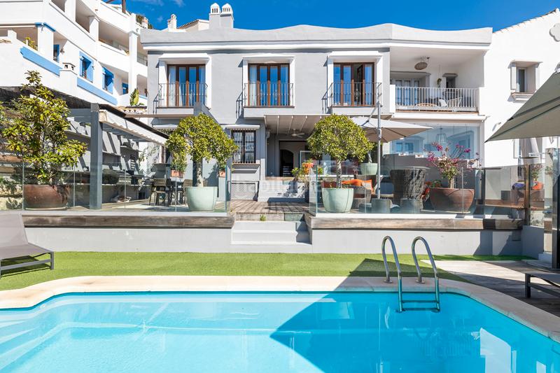 Foto b59b347c-b6a3-4235-bfb4-2c90ae0eeccc. Maison jumelée avec chauffage parking piscine dans La Quinta Benahavís