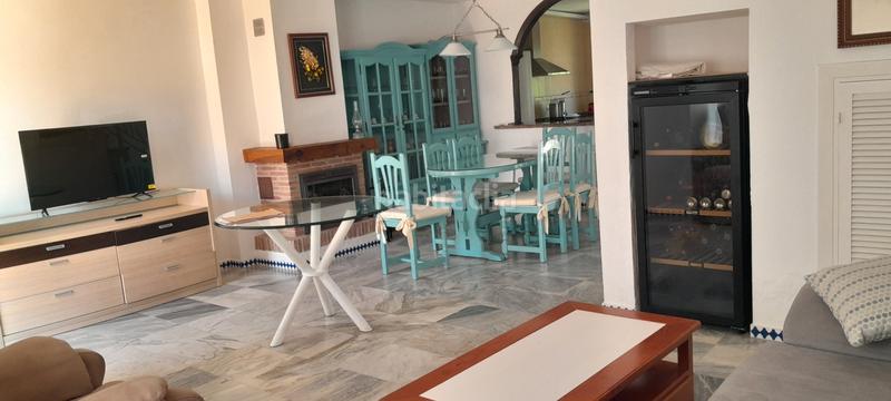 Foto de0a9a34-0aab-48a1-b872-508d17f375d3. Casa adossada amb xemeneia aparcament piscina a Chullera Manilva