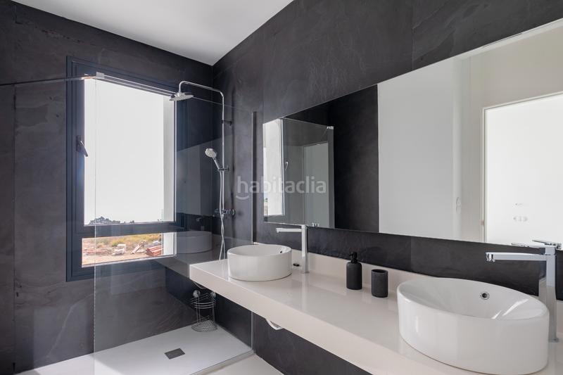 Foto 0efae4d0-9bd1-4a1e-b12c-e0f43e96b6d1. Chalet en n/a villa moderna a estrenar en Manilva pueblo Manilva