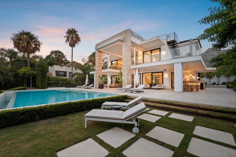 Foto 38e8cdfe-77cf-4480-9180-5b139d23d813. Casa con riscaldamento parcheggio piscina in lomas de Marbella club Marbella