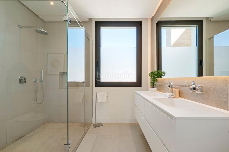 Foto 7703c35b-ad92-4190-9ba9-e4d3b6b39bd4. Casa con riscaldamento parcheggio piscina in lomas de Marbella club Marbella