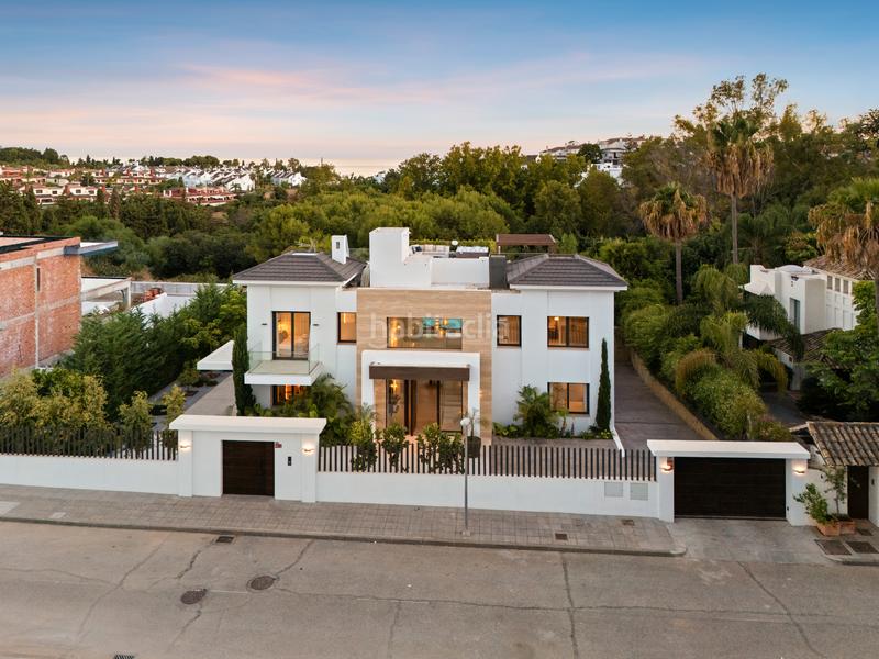 Foto c35bf0f4-930d-4c4a-bdb7-bbb479caf0de. Casa con riscaldamento parcheggio piscina in lomas de Marbella club Marbella