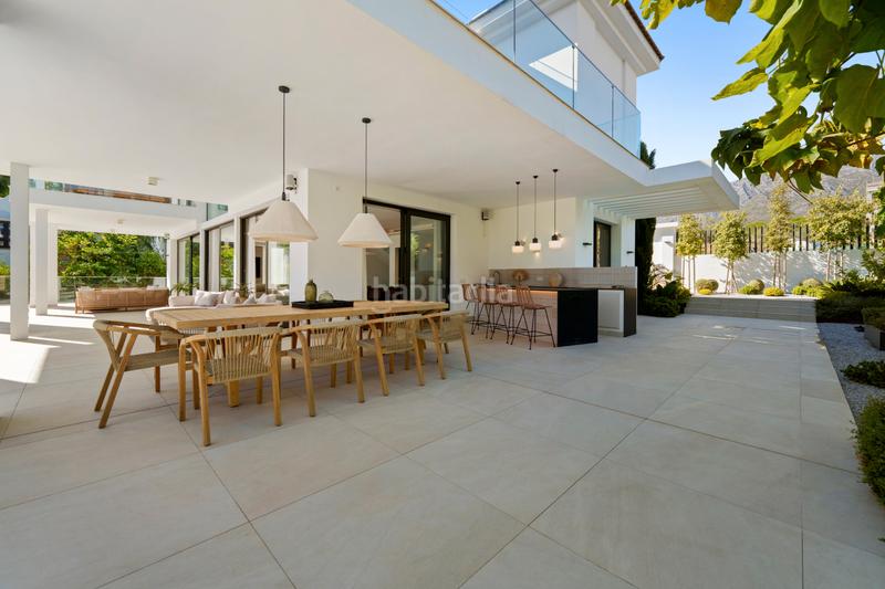 Foto c595bd47-d3e5-4bc5-aecd-4f639c265370. Casa con riscaldamento parcheggio piscina in lomas de Marbella club Marbella