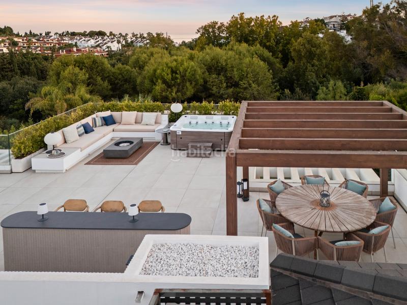 Foto 1c6f2211-3233-4457-9d8e-cf0668a33ce2. Haus mit heizung parking pool in lomas de Marbella club Marbella