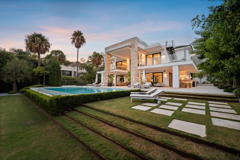 Foto e7eff2c3-3b78-415d-b722-a298ab7c14aa. Haus mit heizung parking pool in lomas de Marbella club Marbella