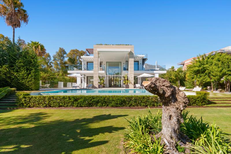 Foto e9f89c48-dc02-4a8d-9658-a97f18b73a06. Haus mit heizung parking pool in lomas de Marbella club Marbella