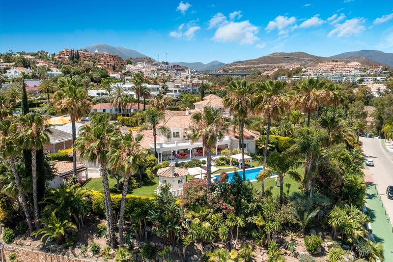 Foto 00ae0ba2-5d77-4ecb-bf00-e608164b9ca0. House with heating parking pool in Los Naranjos Marbella