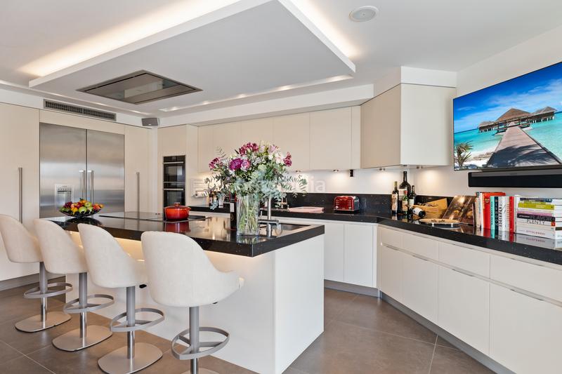 Foto dc0dacca-e441-44cf-822b-76c53e15c70d. House with heating parking pool in Los Naranjos Marbella