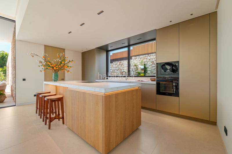 Foto 70f38e33-eebd-4a26-aae1-bb3247272b55. Casa con riscaldamento parcheggio in lomas de Marbella club Marbella