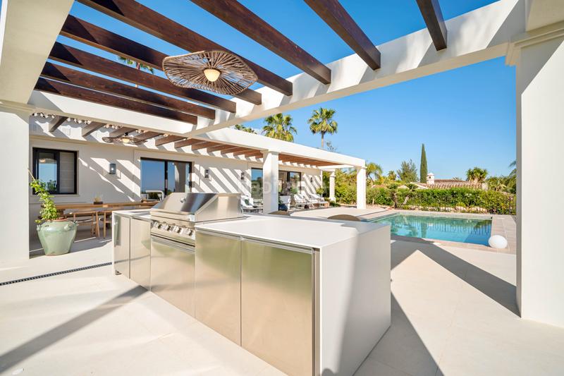 Foto ff775472-1e87-46cb-a79d-15489cdd3b41. House with heating parking pool in Los Naranjos Marbella