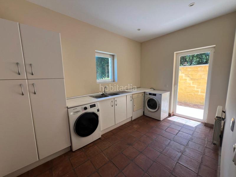 Foto e35f47a7-237b-44b1-b250-c0220136f08e. Chalet en calle fernando el santo 9 villa alto en Sotogrande