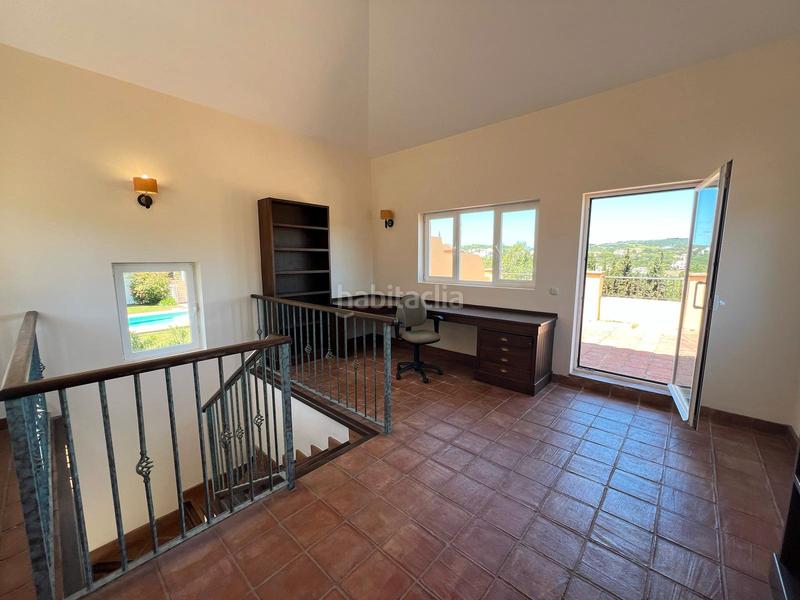 Foto f2da1f8c-a5e3-4e99-b7a1-c94e9cefff47. Chalet en calle fernando el santo 9 villa alto en Sotogrande