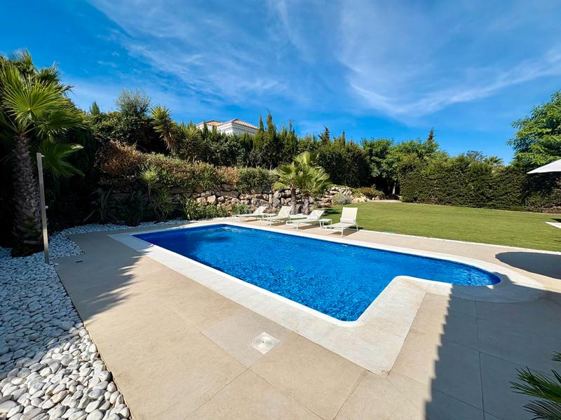 Foto ce009583-bcf6-4785-8655-a08b9c7ee558. Xalet a calle fernando el santo 9 a Sotogrande costa Sotogrande