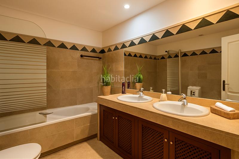 Foto 1869bd8c-46e8-43b0-974b-0084fbd9f45a. Piccolo appartamento in urbanización san roque club 14 in Sotogrande