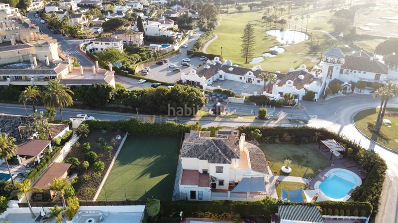 Foto fd5710e3-d115-48a6-bd29-a97c8f53cf52. Maison avec parking piscine dans Las Brisas Marbella