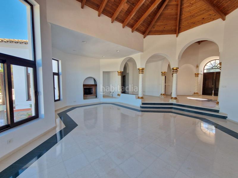 Foto 4a8e50c7-fb6f-4650-b3d8-c0ad6e4a7cf9. Casa amb aparcament piscina a Sotogrande alto Sotogrande