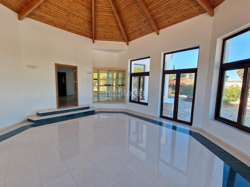 Foto ea88a581-d0e1-4e6d-b77f-9b06ef614cfd. Casa amb aparcament piscina a Sotogrande alto Sotogrande