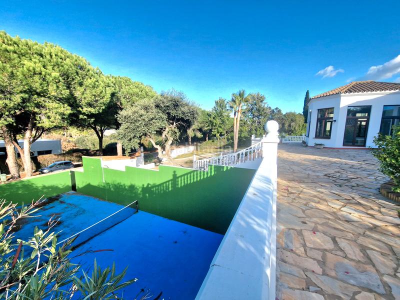 Foto e9061664-eaa7-4dc3-a934-4a45a30420e2. Haus mit parking pool in Sotogrande alto Sotogrande
