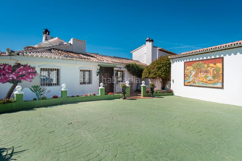 Foto 3a78af13-1e17-484c-ae9a-eecd29483bb3. Casa amb calefacció aparcament piscina a altos de Estepona Estepona