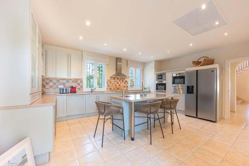 Foto a6a0bc1e-8dd9-4eea-86fe-e1dfc347393f. House with heating parking pool in La Quinta Benahavís