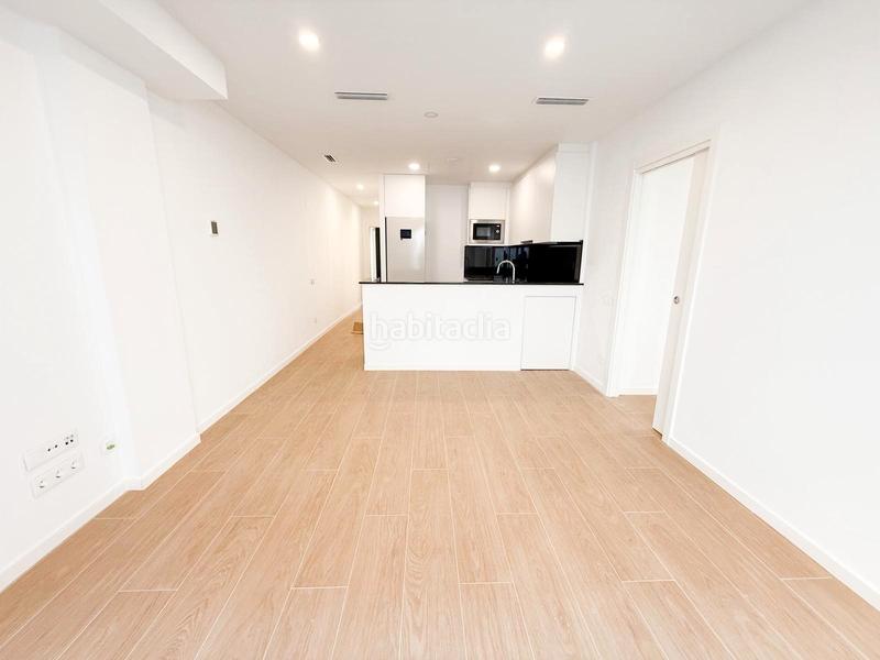 Foto 00e690c5-fa13-4610-911c-a8bf475eec7d. Alquiler piso pedrell 2 habitaciones + 50m2 terraza en Barcelona