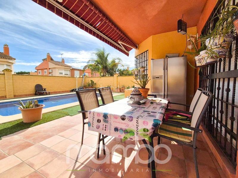 Foto 603c163d-a047-425e-bc47-7d2710296d8c. Chalet con riscaldamento parcheggio piscina in El Tomillar Torre del Mar