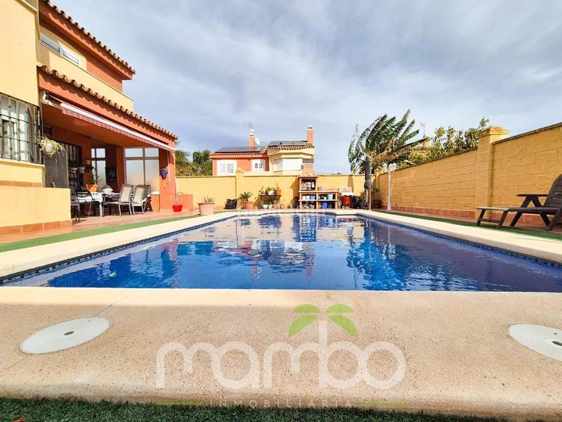 Foto 8be2c39f-48b6-4b0d-b8a0-4796857fa955. Chalet con riscaldamento parcheggio piscina in El Tomillar Torre del Mar