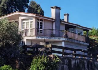 Casa a Tui. Elegante chalet exclusivo próximo al centro de tui