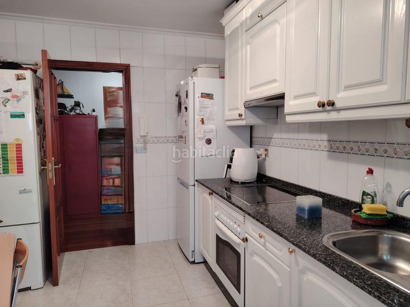 Foto ce6d9e67-9cd7-47db-84b6-49db63d43e2b. Piso  muy luminoso y amplio piso en la peatonal del calvario en Vigo